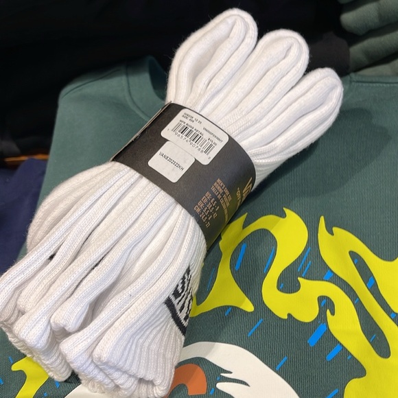 Vans Socks 3 pairs set CREW VANS.
"OFF THE WALL" White/Black
NWT - Picture 8 of 16